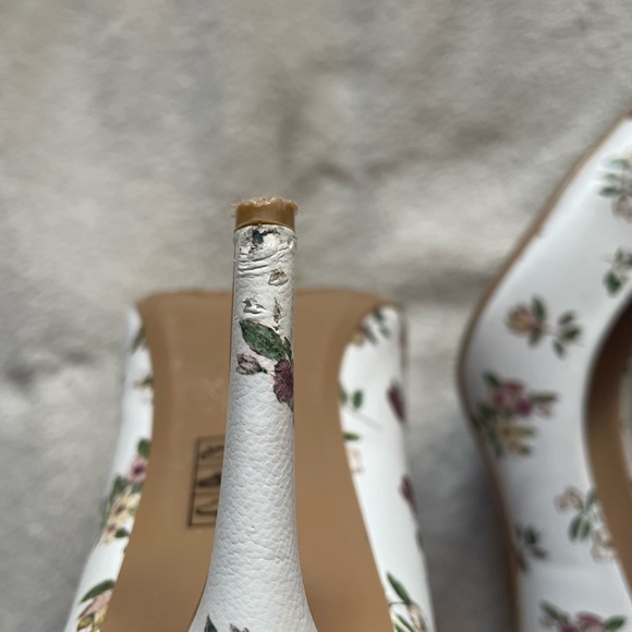 Karl Lagerfeld Rose Toe Pumps - Picture 6 of 7